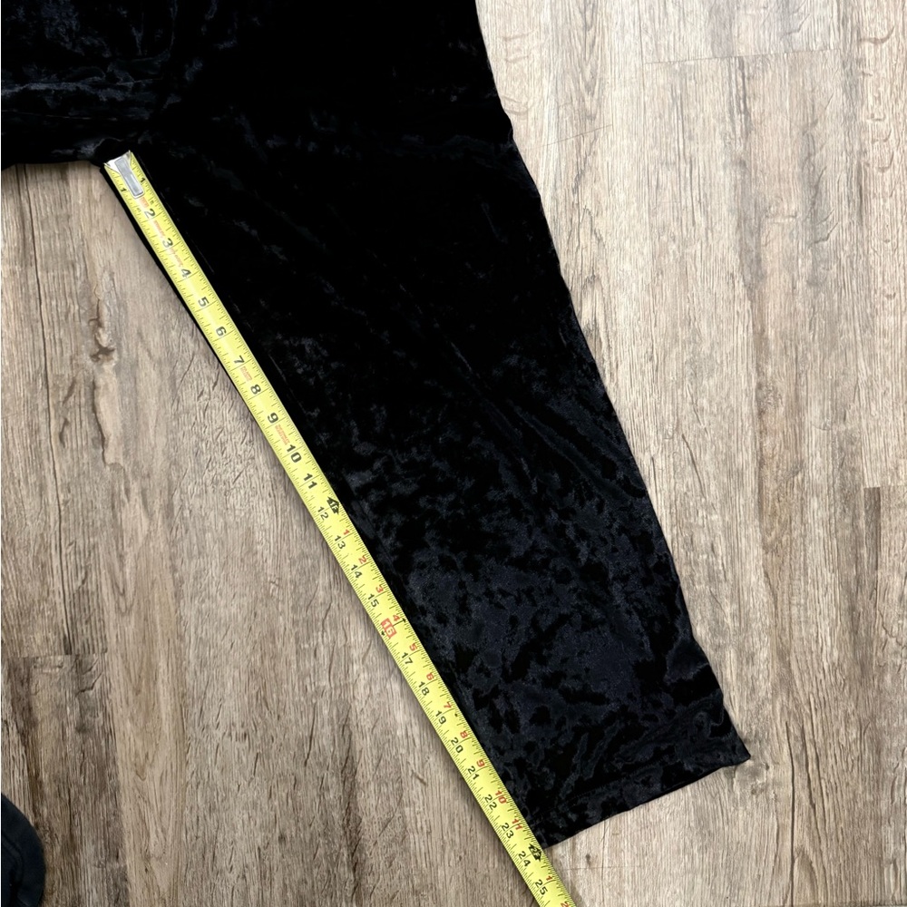 Urban Outfitters • Black Velvet Cropped Overalls - Picture 6 of 12